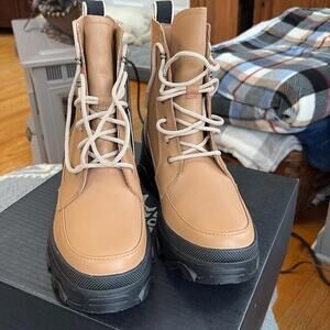NWT Sorel Brex Lace Up Boots. 8.5